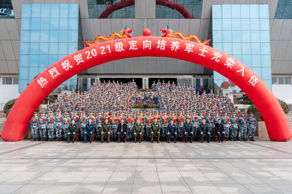 热血铸忠诚，我院21级定向培养军士光荣入伍